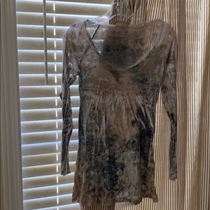 Long sleeve scoop neck multi-colored long shirt